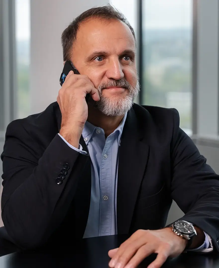 Services_Hero_B_mobil